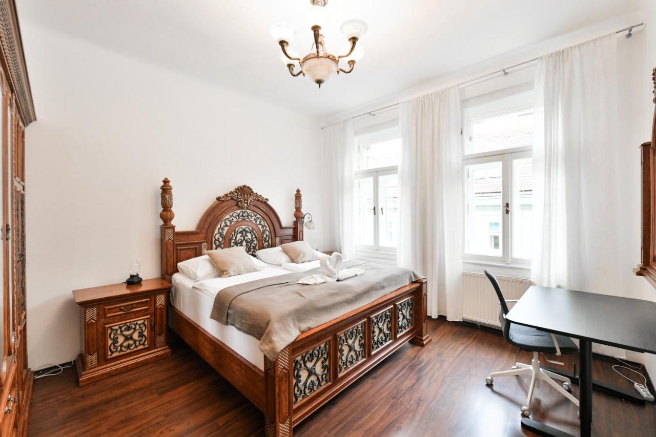 Comfort Central Apartment, 4bdrm, 2bthrm Prague